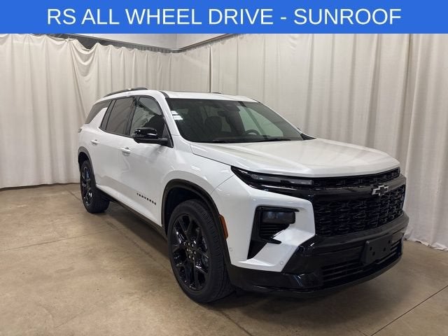 2025 Chevrolet Traverse RS in Iridescent Pearl Tricoat — front three-quarter view