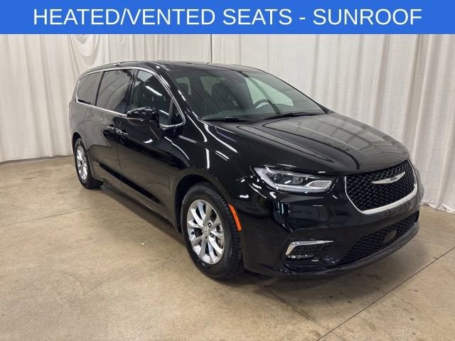 2026 Chrysler Pacifica Limited in Black — front three-quarter view